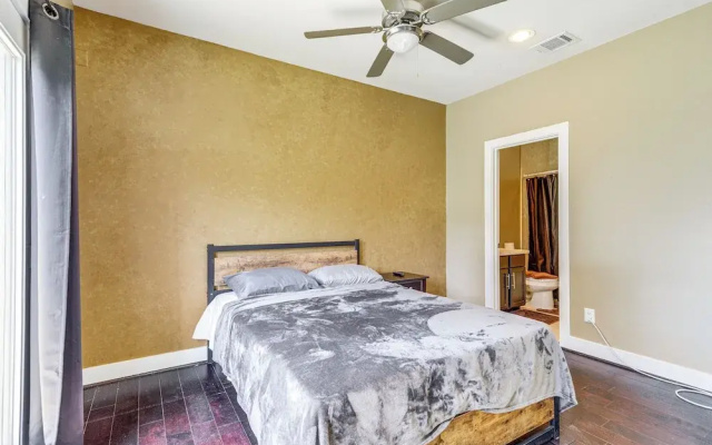photo 2 of Houston Home w/ Rooftop Patio - 3 Mi to Downtown!