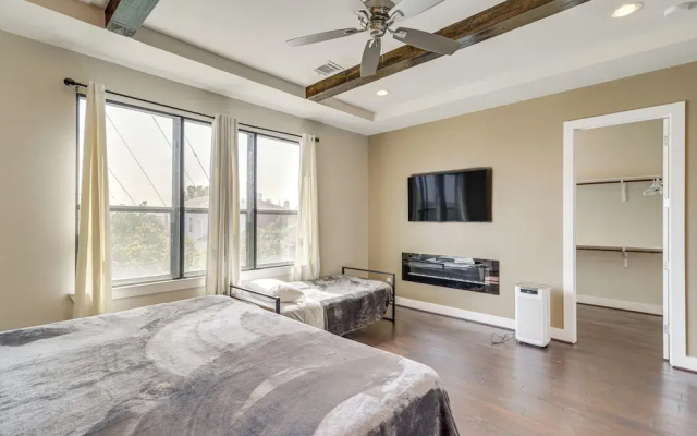 photo 4 of Houston Home w/ Rooftop Patio - 3 Mi to Downtown!