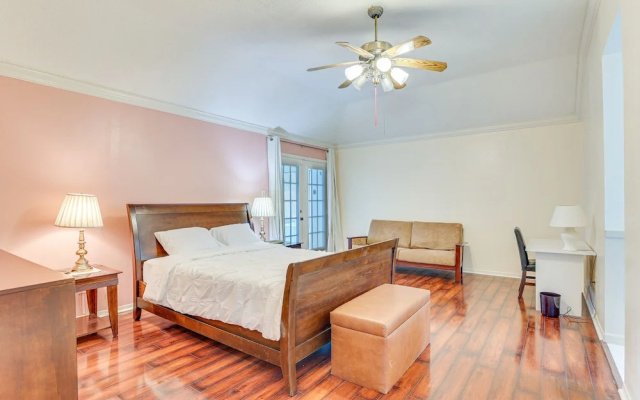 photo 2 of Houston Home w/ Screened Porch, Near Sugar Land!