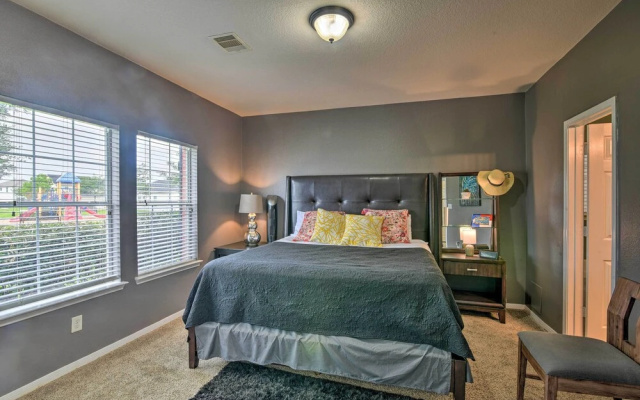 photo 2 of Houston Family Home w/ Yard ~ 8 Mi to NRG Stadium!