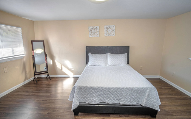 photo 2 of Remodeled Guest House Near Downtown/military Base