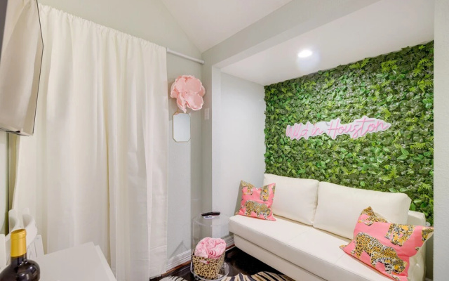 photo 3 of Houston Vacation Rental ~ 1 Mi to Downtown!