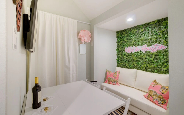 photo 4 of Houston Vacation Rental ~ 1 Mi to Downtown!