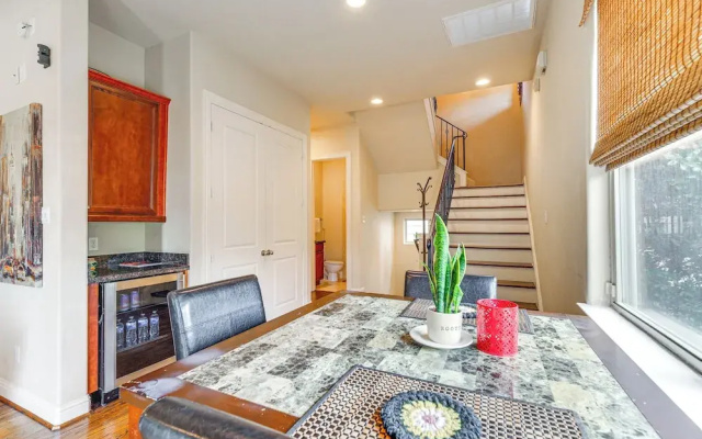 photo 3 of Dtwn Houston Home Near Stadiums: WFH Friendly!