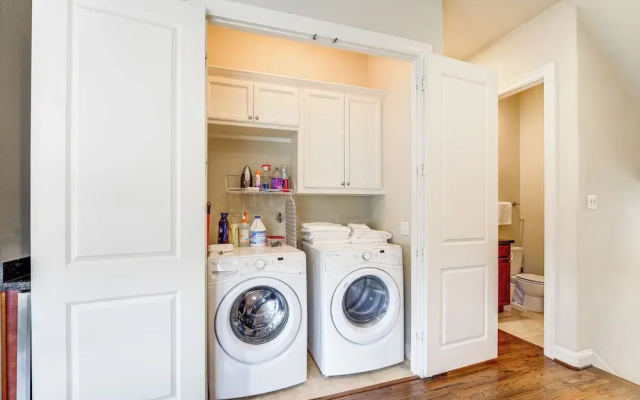 photo 5 of Dtwn Houston Home Near Stadiums: WFH Friendly!
