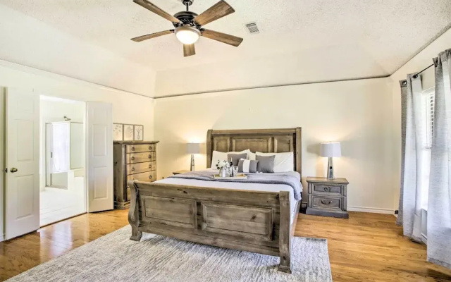 photo 2 of Pet-friendly Houston Rental w/ Private Patio!