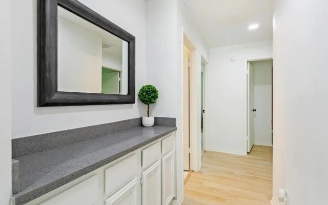 photo 2 of Houston's Modern and Luxury Home