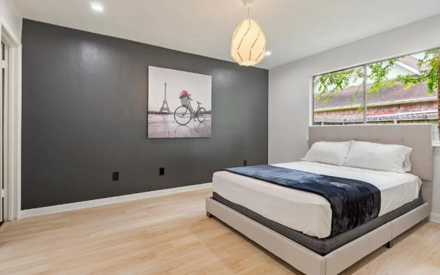 photo 5 of Houston's Modern and Luxury Home