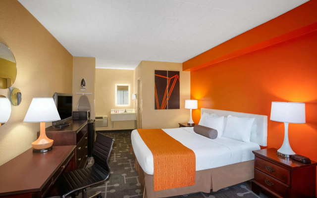photo 3 of Howard Johnson by Wyndham College Park