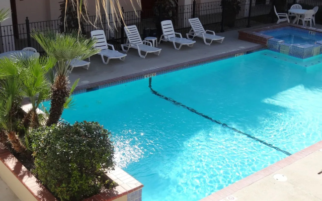 photo 3 of Howard Johnson Hotel & Suites by Wyndham San Antonio