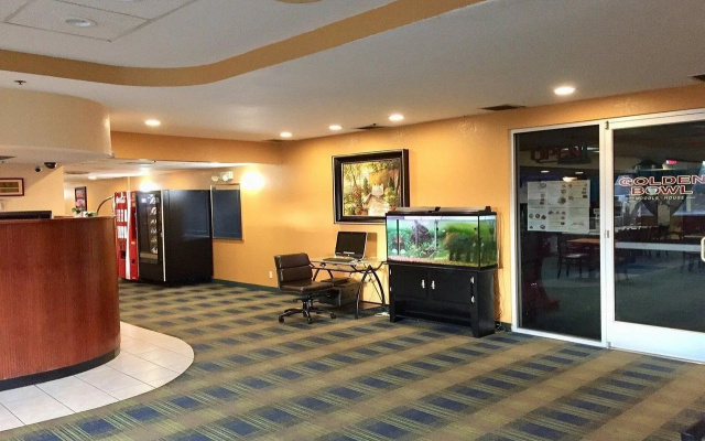 photo 2 of Howard Johnson by Wyndham Denver West