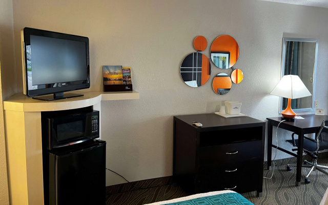 photo 3 of Howard Johnson by Wyndham Houston Heights/Downtown