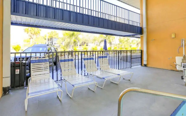 photo 4 of Howard Johnson Express Inn