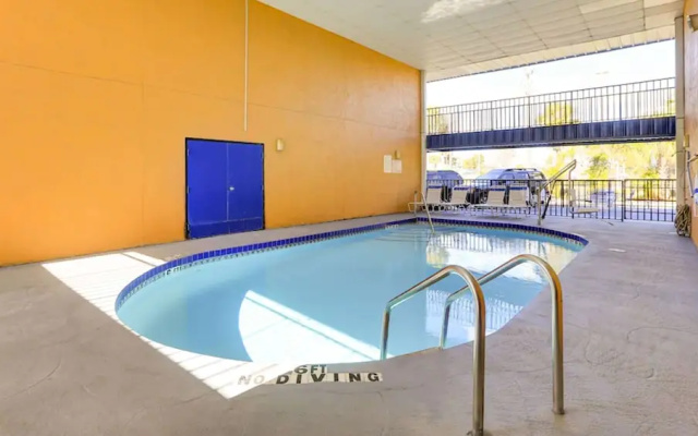 photo 5 of Howard Johnson Express Inn
