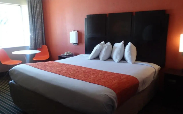 photo 4 of Howard Johnson Express Inn - Lake Charles