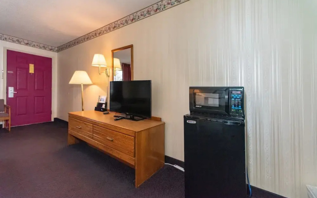 photo 4 of Express Inn