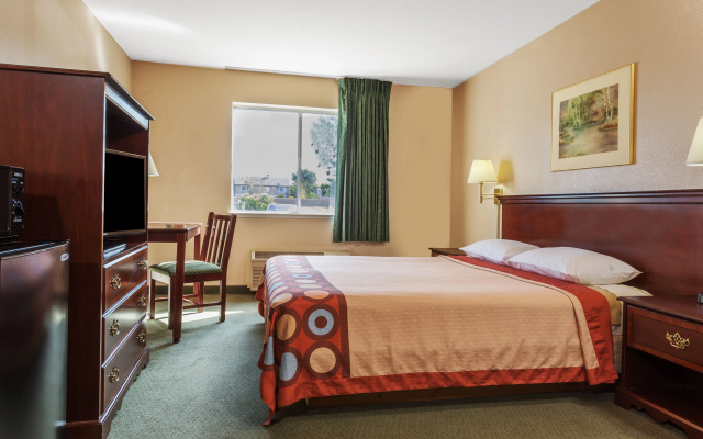 photo 4 of Howard Johnson Express Inn Grand Prairie Lone Star Park