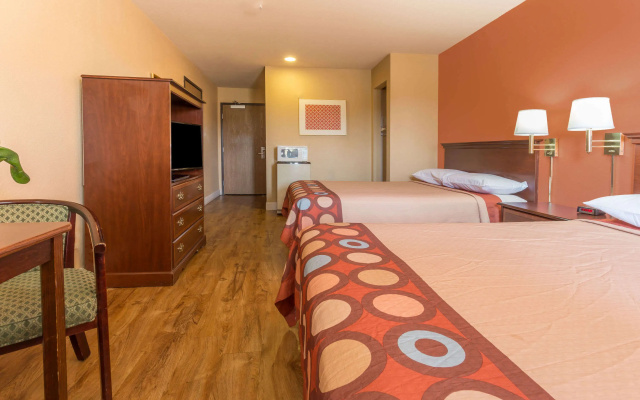 photo 5 of Howard Johnson Express Inn Grand Prairie Lone Star Park