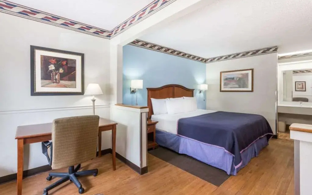 photo 3 of Howard Johnson Express Inn Savannah GA