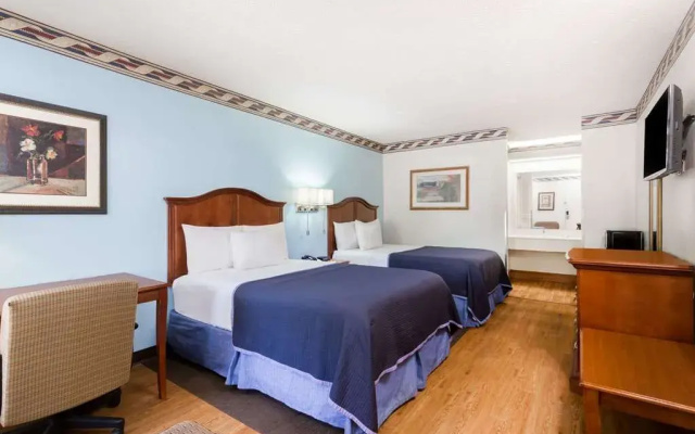 photo 4 of Howard Johnson Express Inn Savannah GA