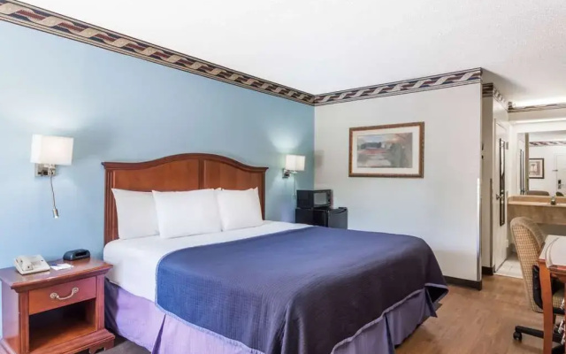 photo 5 of Howard Johnson Express Inn Savannah GA