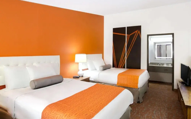 photo 3 of Howard Johnson Express Inn Wilmington