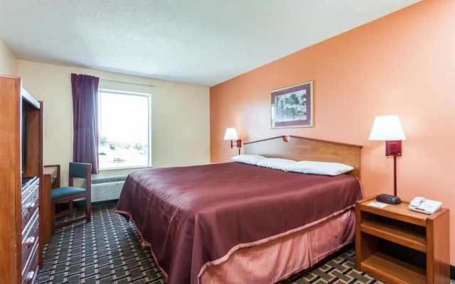 photo 3 of Howard Johnson by Wyndham Airport