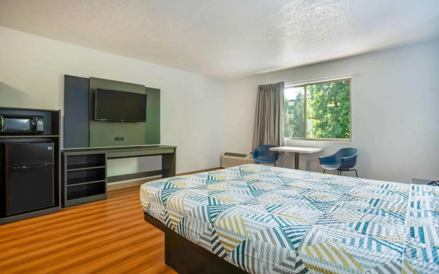 photo 3 of Motel 6 Gresham, OR - Portland