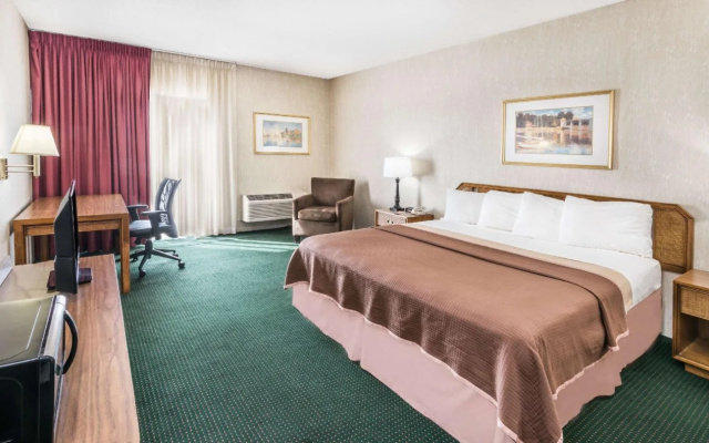 photo 4 of Howard Johnson Hotel by Wyndham Milford/New Haven