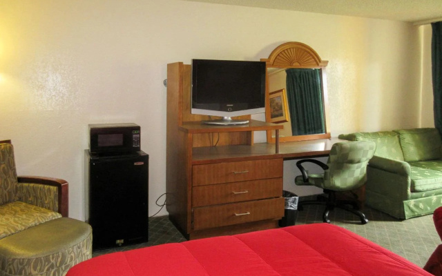 photo 3 of Rodeway Inn & Suites