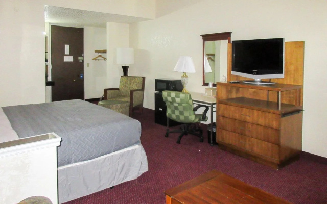 photo 4 of Rodeway Inn & Suites
