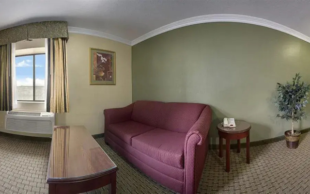 photo 2 of Howard Johnson Inn and Suites Reseda