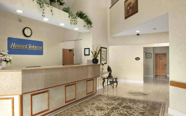 photo 2 of Howard Johnson Hotel & Suites by Wyndham Vancouver