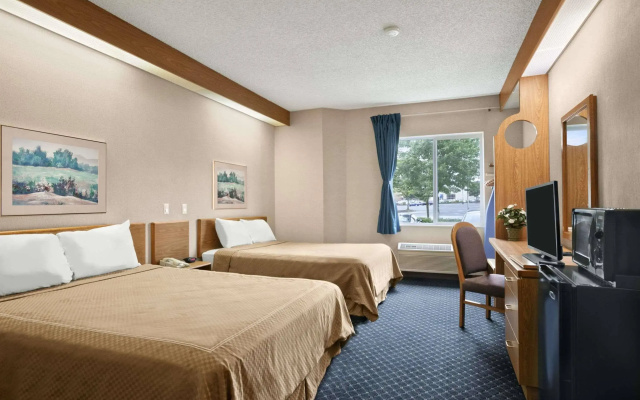 photo 4 of Howard Johnson Hotel & Suites by Wyndham Vancouver