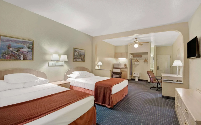photo 4 of Howard Johnson Hotel & Suites by Wyndham San Antonio