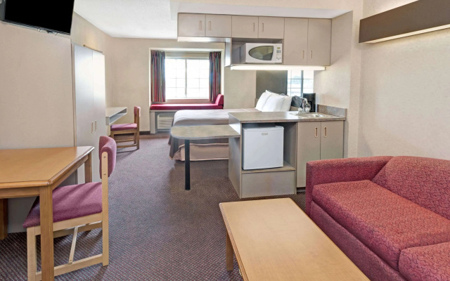 photo 5 of Red Lion Inn & Suites Elk Grove Village