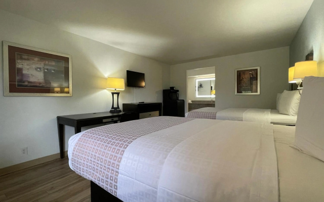photo 3 of Tricove Inn & Suites