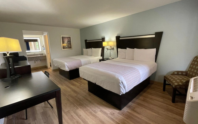 photo 4 of Tricove Inn & Suites