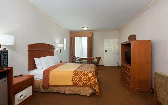 photo 5 of Howard Johnson Inn And Suites Pico Rivera