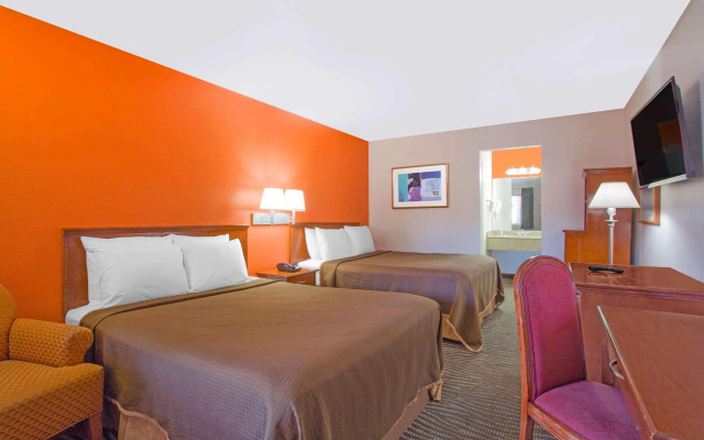 photo 2 of Howard Johnson Inn And Suites Saint George HWY I-15 Exit 6