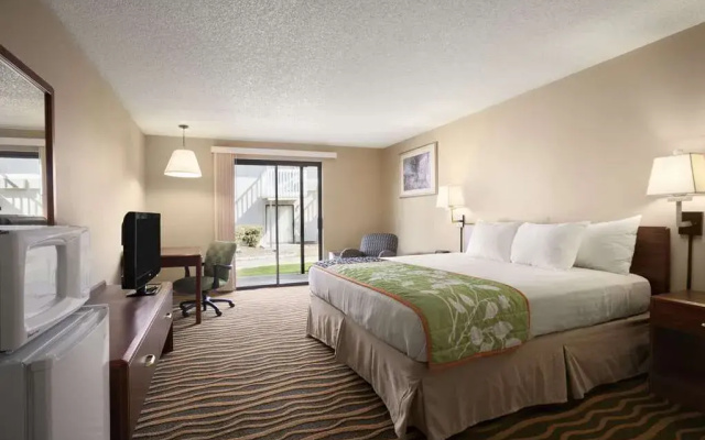 photo 3 of Howard Johnson Inn & Suites Tacoma Near McChord AFB