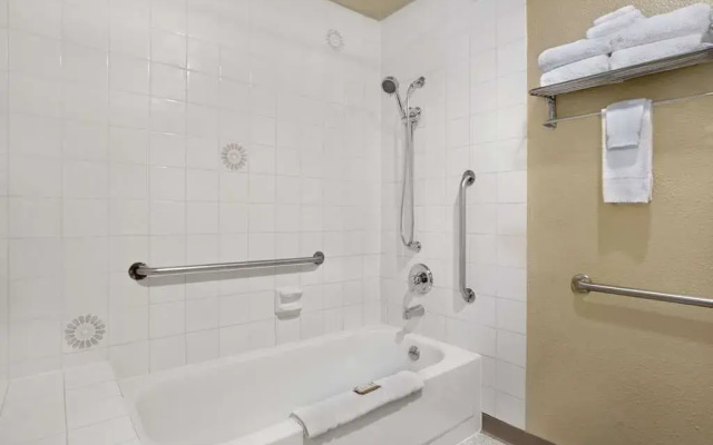 photo 5 of Howard Johnson Inn & Suites Tacoma Near McChord AFB