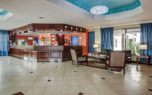 photo 2 of Howard Johnson Hotel & Suites by Wyndham Reseda