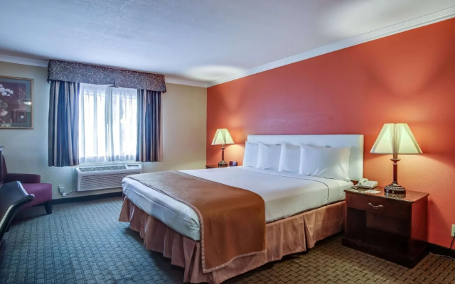 photo 5 of Howard Johnson Hotel & Suites by Wyndham Reseda