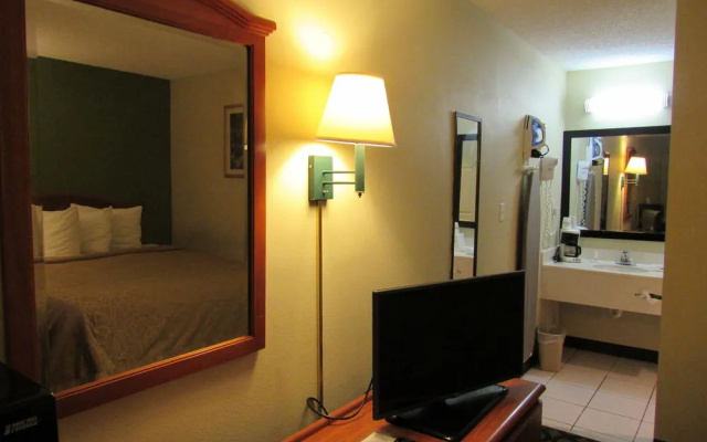 photo 3 of Howard Johnson Inn Ashburn