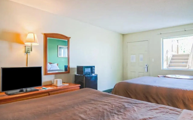 photo 2 of Howard Johnson Inn Ashburn