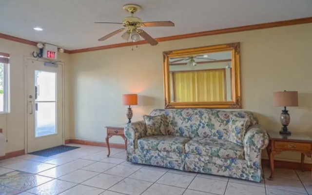 photo 3 of Howard Johnson Inn Ashburn