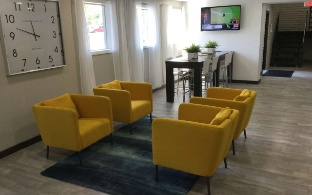photo 5 of Days Inn & Suites by Wyndham Cincinnati North