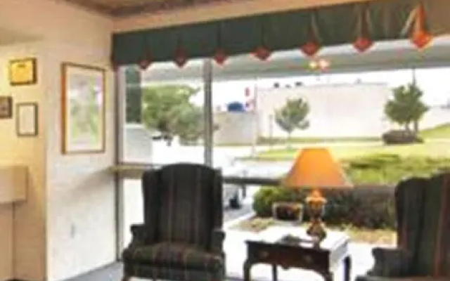 photo 2 of Howard Johnson by Wyndham Commerce GA
