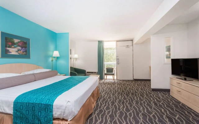 photo 4 of Howard Johnson by Wyndham Commerce GA